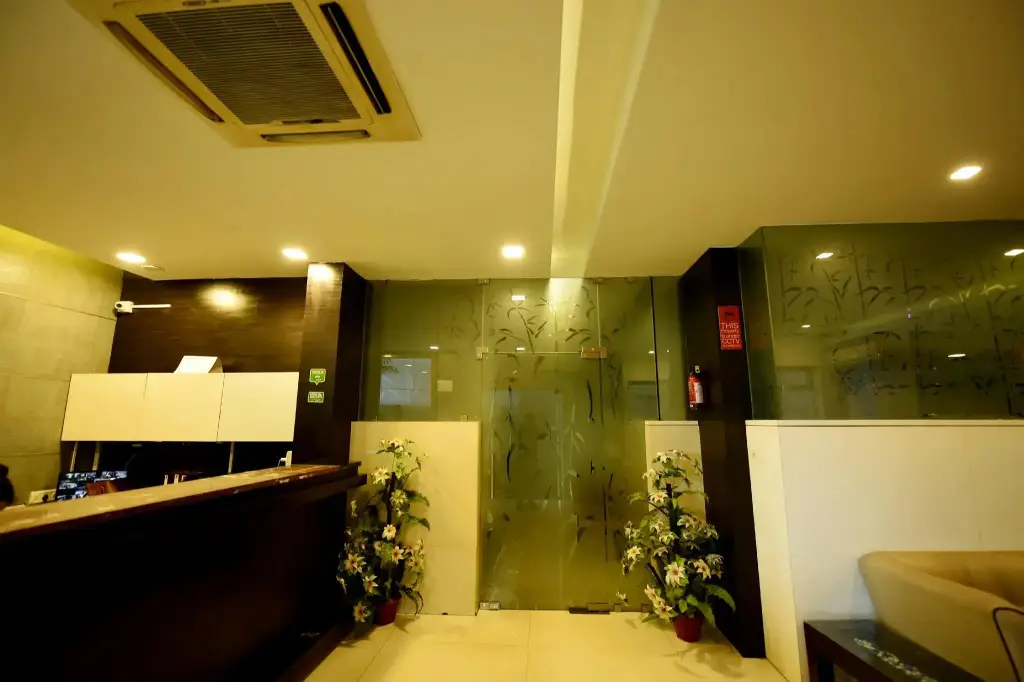 Мангалур: Ayush International Hotel
