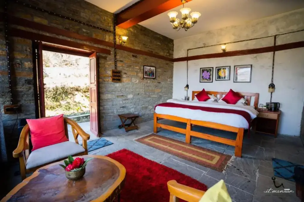 Наинитал: Itmenaan Estate in the Himalayas