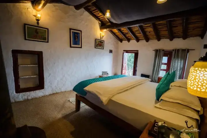 Наинитал: Itmenaan Estate in the Himalayas