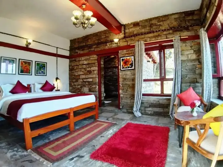 Наинитал: Itmenaan Estate in the Himalayas