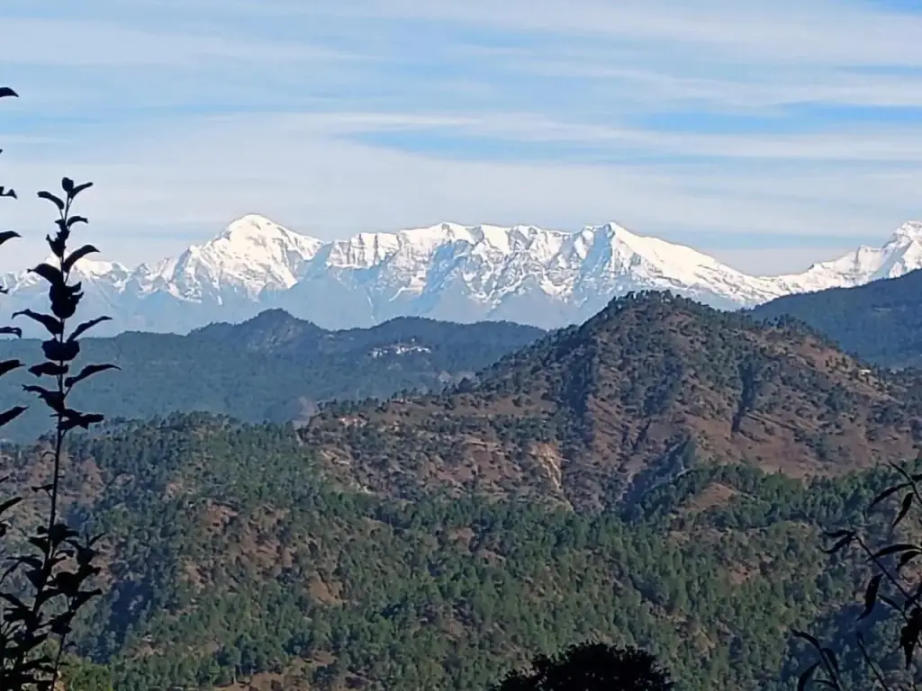 Наинитал: Itmenaan Estate in the Himalayas