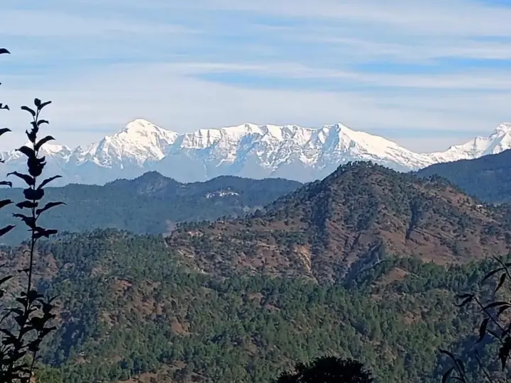 Наинитал: Itmenaan Estate in the Himalayas