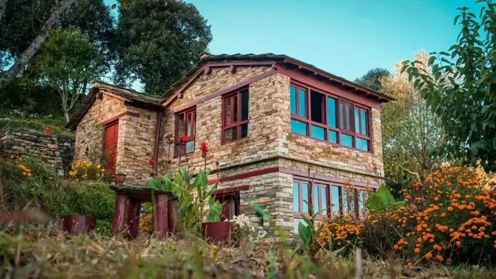 Наинитал: Itmenaan Estate in the Himalayas