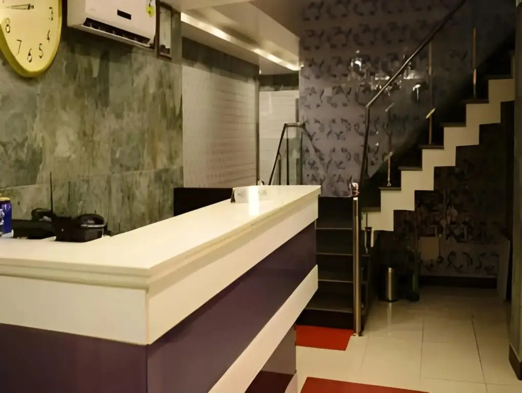Катра: Satyam Hotel