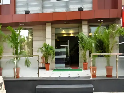 Satyam Hotel — фото 1
