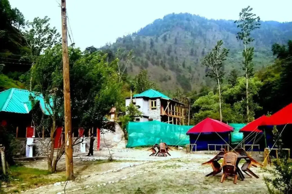 Гушайни: Tirthan Holidays Camp & Cottages