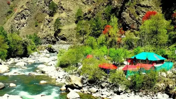 Гушайни: Tirthan Holidays Camp & Cottages