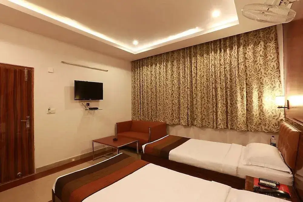 Бхивади: Hotel Pawanputra