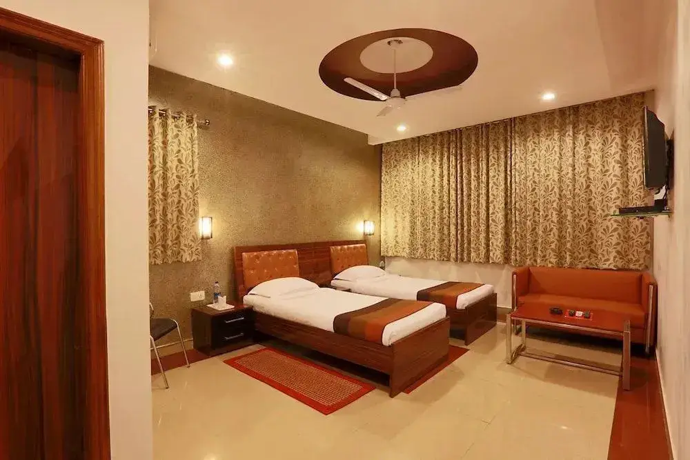 Бхивади: Hotel Pawanputra