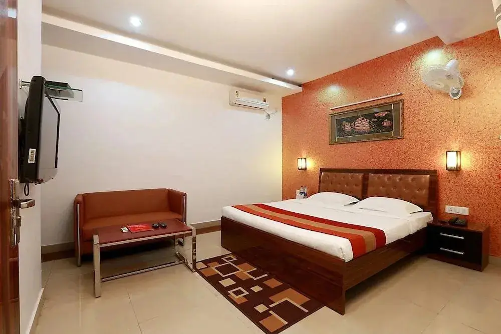 Бхивади: Hotel Pawanputra