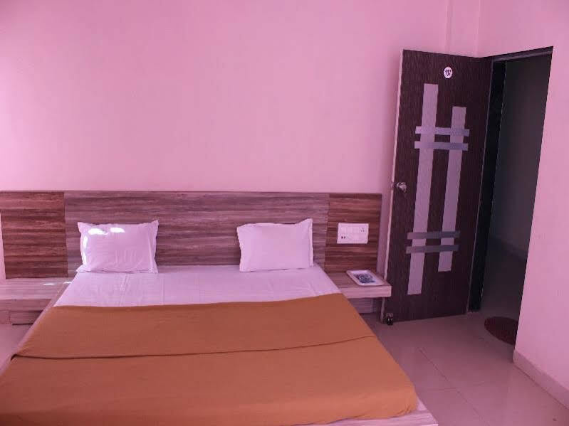Сомнатх: Dreamland Hotel