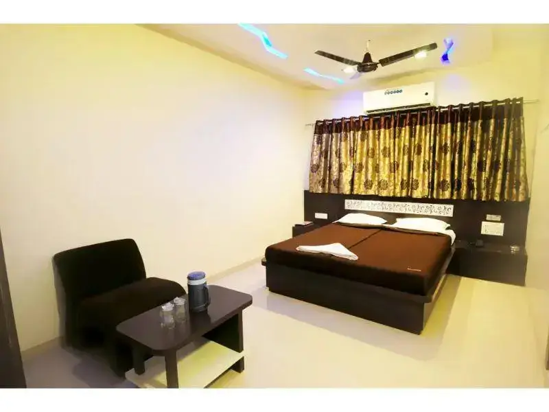 Сурат: hotel skylawn surat