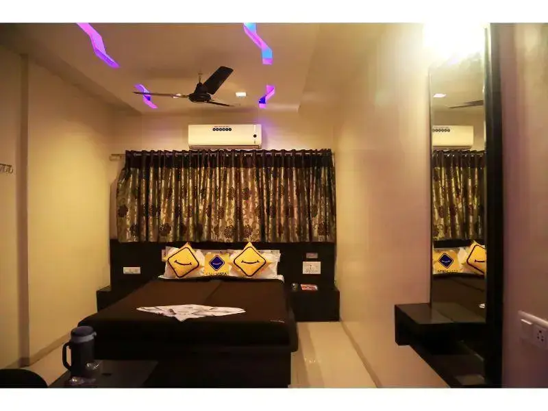Сурат: hotel skylawn surat