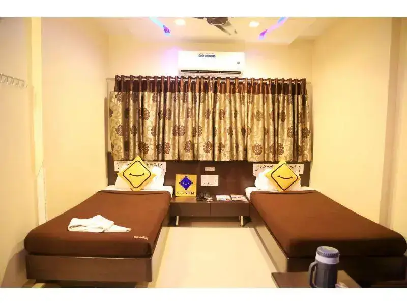 Сурат: hotel skylawn surat