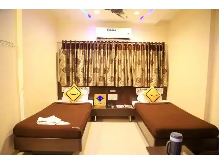 Сурат: hotel skylawn surat