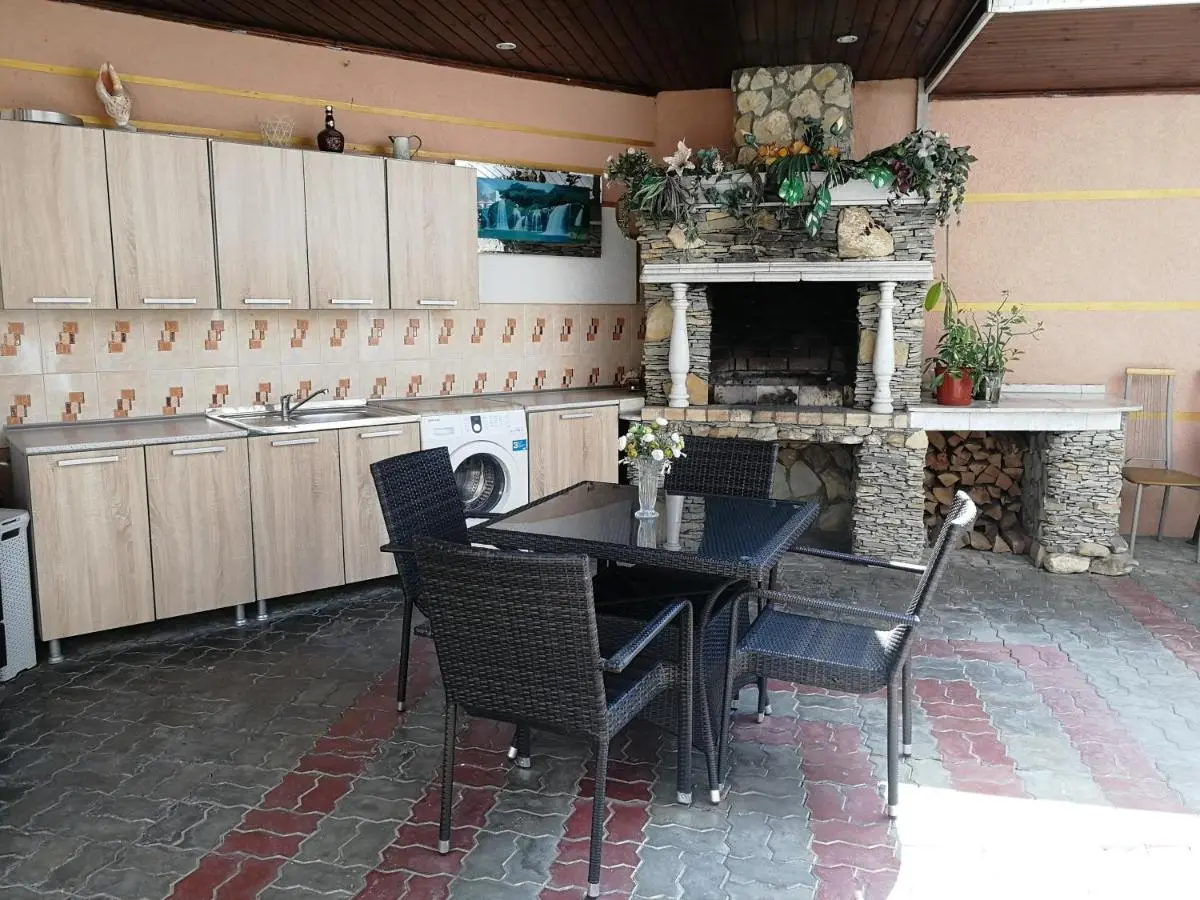 Витязево: Guest House Kristina