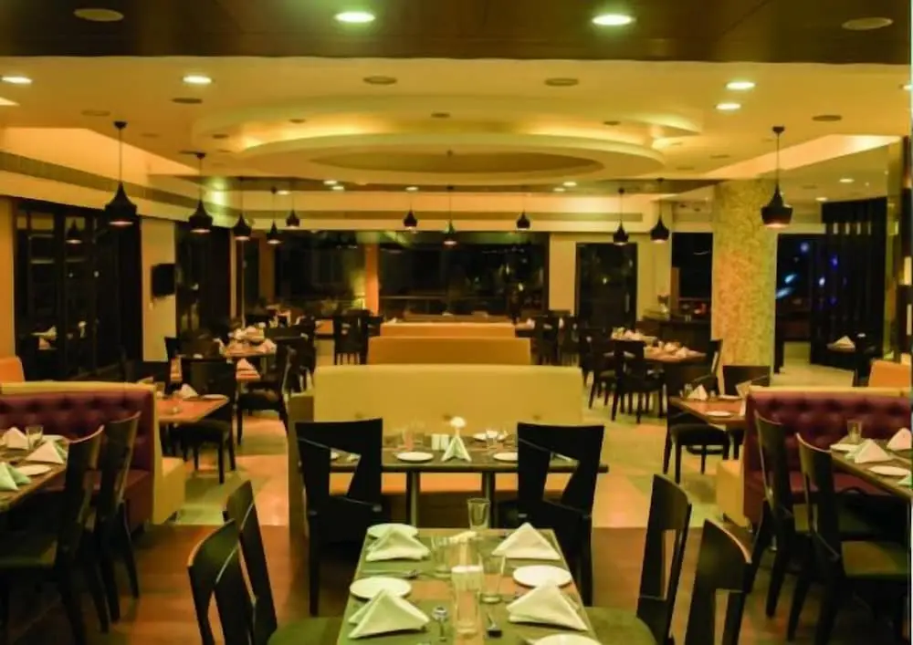 Вакад: The Emerald Resort, Pune