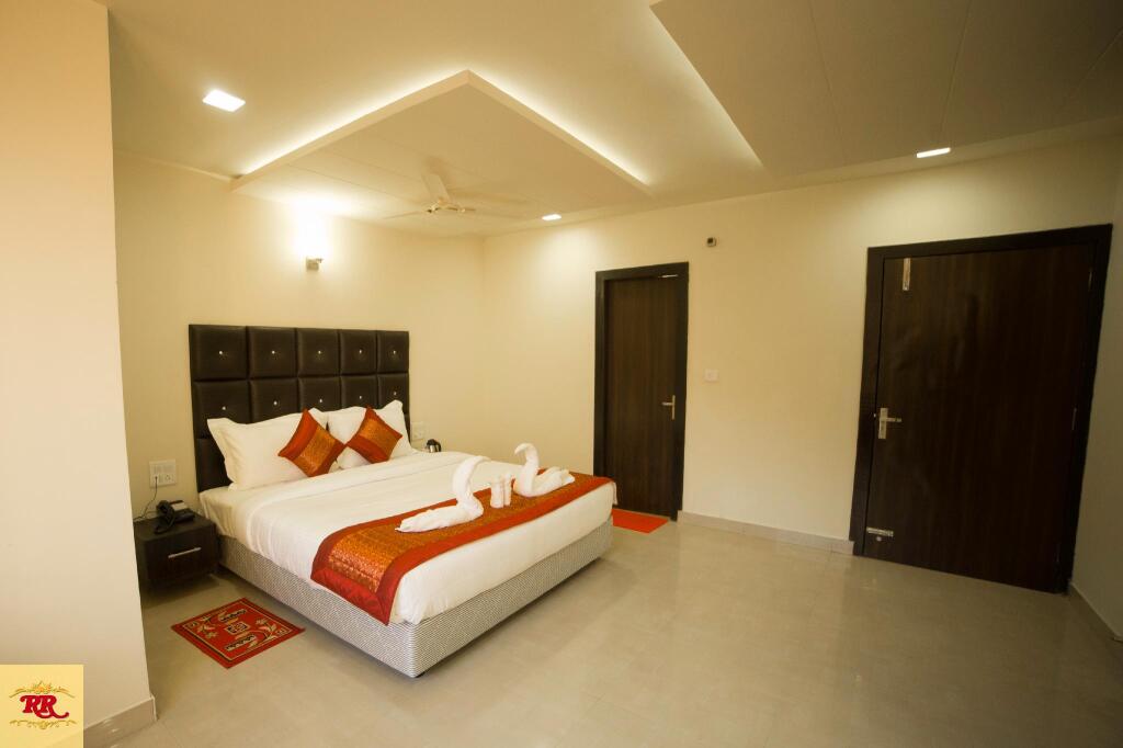 Royal Rosette Lake View Boutique Hotel — фото 1