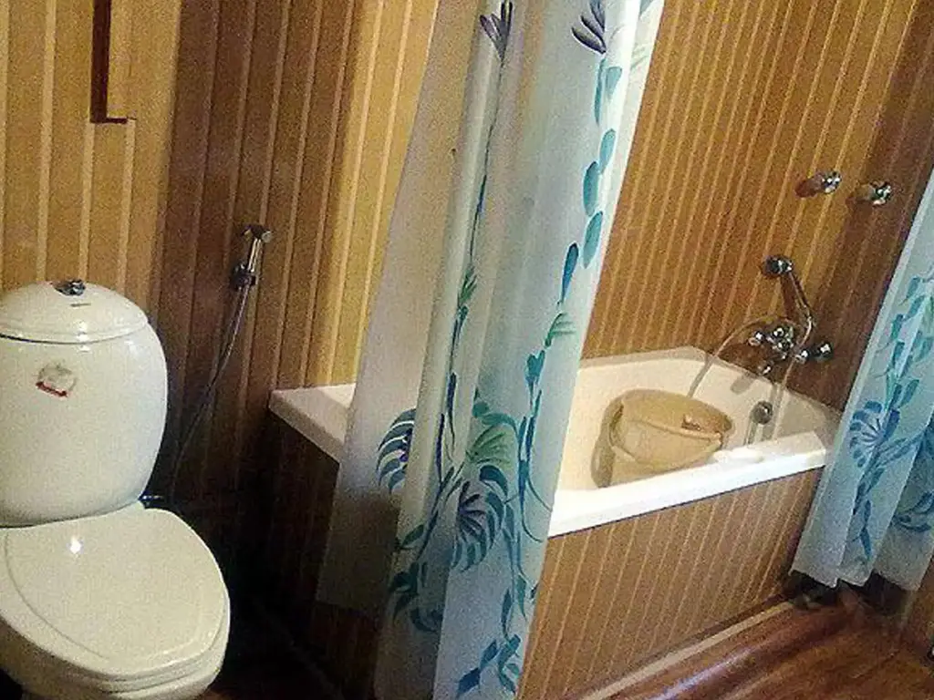 Шринагар: New Retreet Houseboat