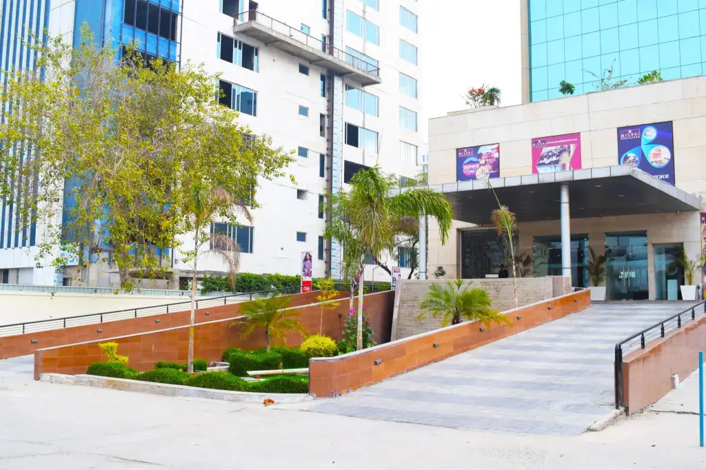 Sewa Grand Hotel — фото 1