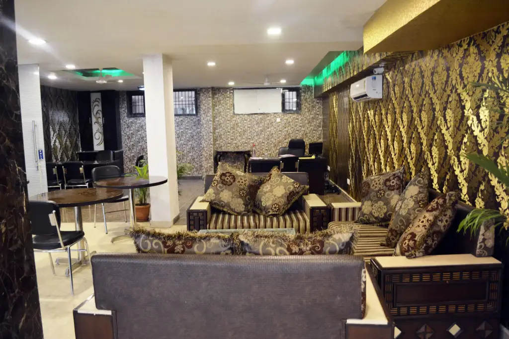 Нью-Дели: Hotel Le Grand By FabHotels