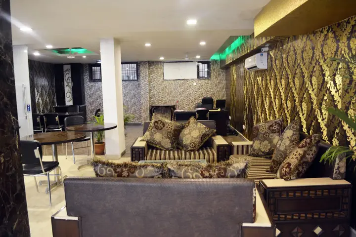 Нью-Дели: Hotel Le Grand By FabHotels