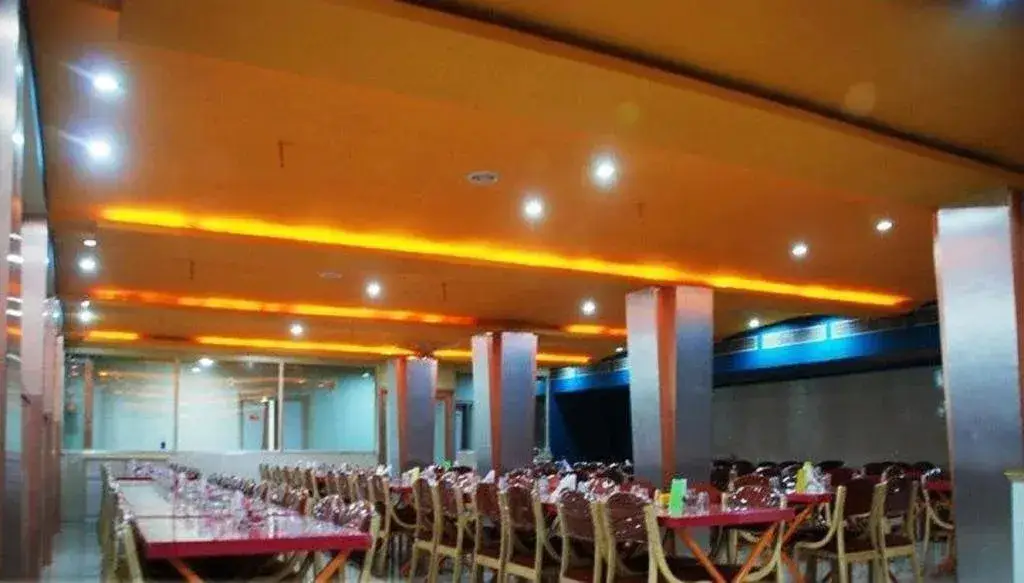 Бхаруч: Hotel Nyay Mandir