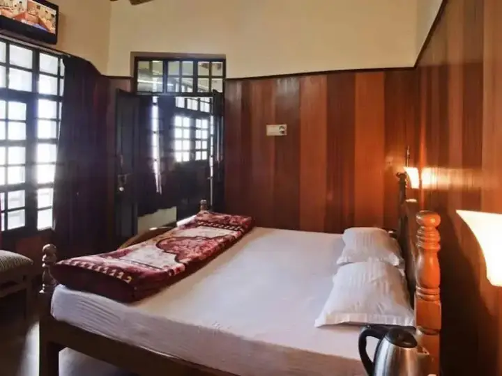 Наинитал: Ashokas Naini Chalet
