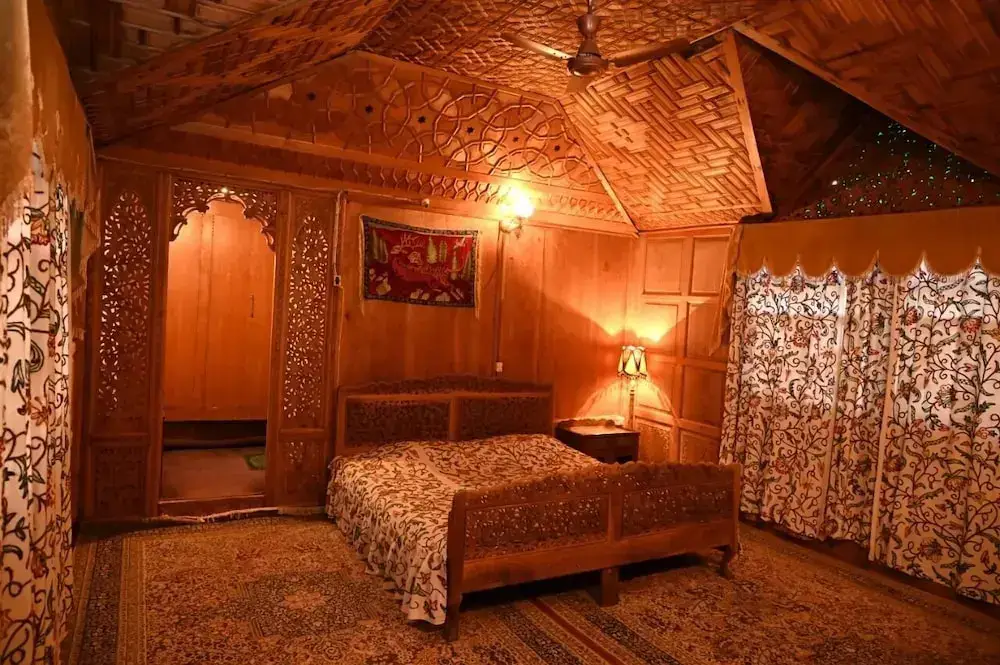 Шринагар: Kings Houseboats