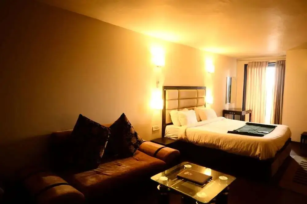 Шринагар: Hotel Aksa Srinagar