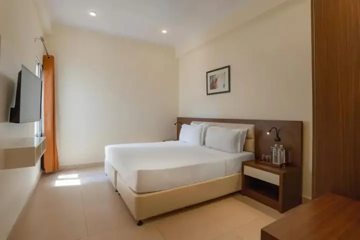 Наинитал: Sarthak INN
