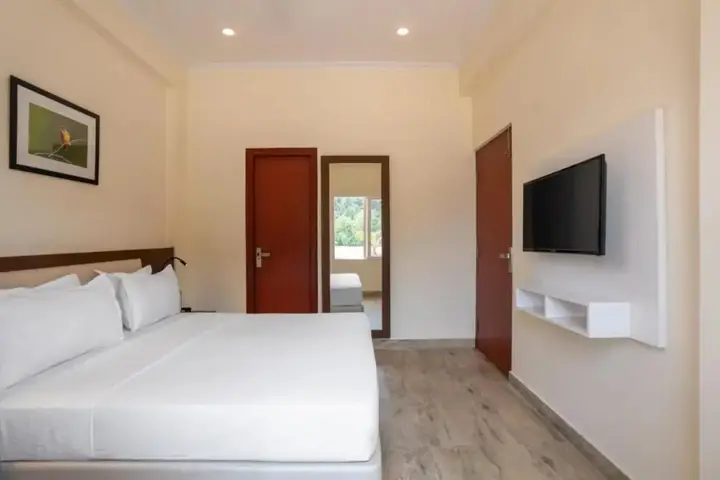 Наинитал: Sarthak INN
