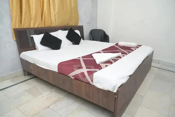 Райпур: Shri Gita Hotel