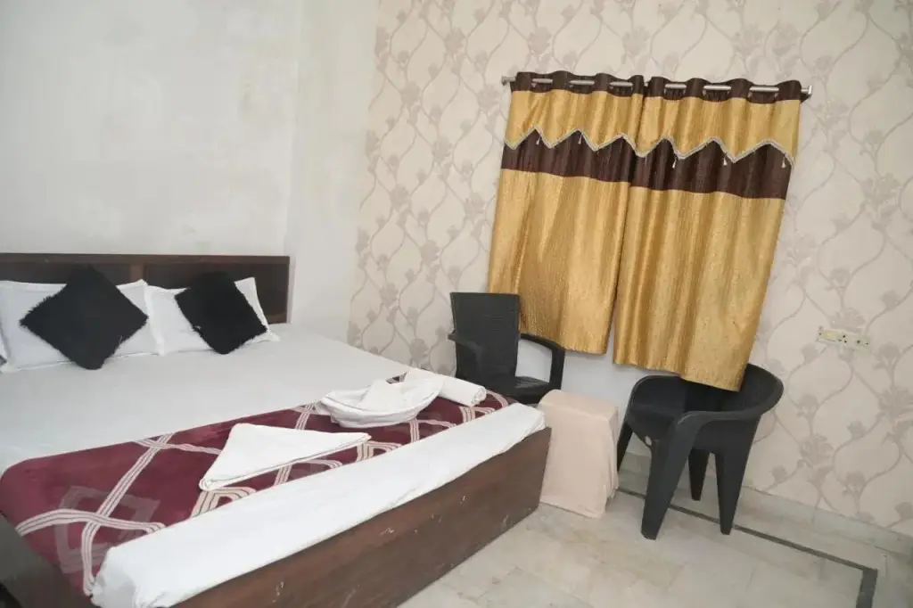 Райпур: Shri Gita Hotel