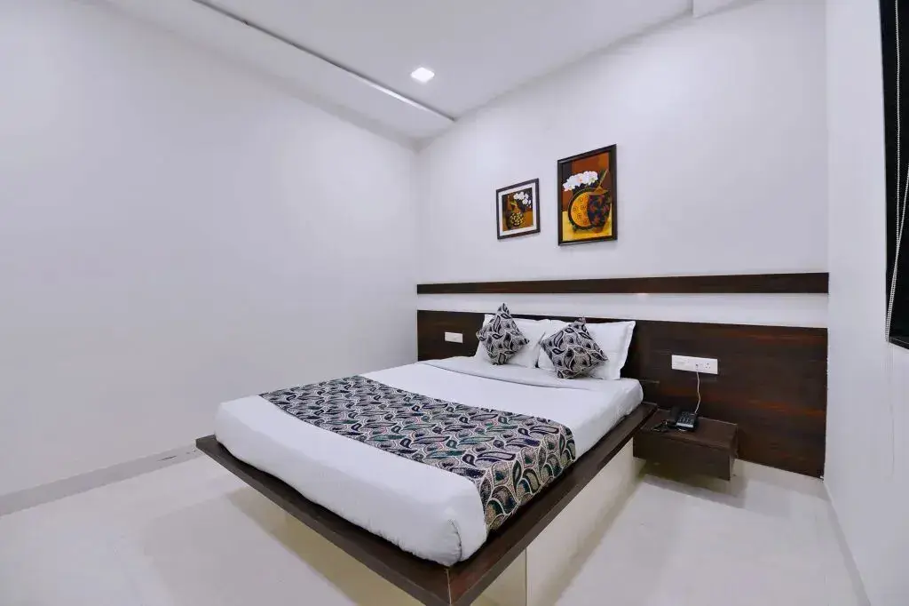 Райпур: Shri Gita Hotel