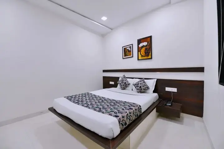 Райпур: Shri Gita Hotel