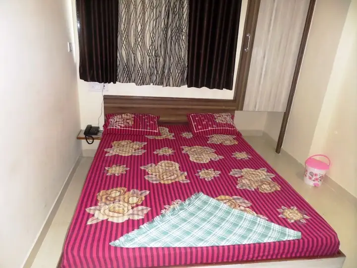 Тхане: Riya Raj Hotel