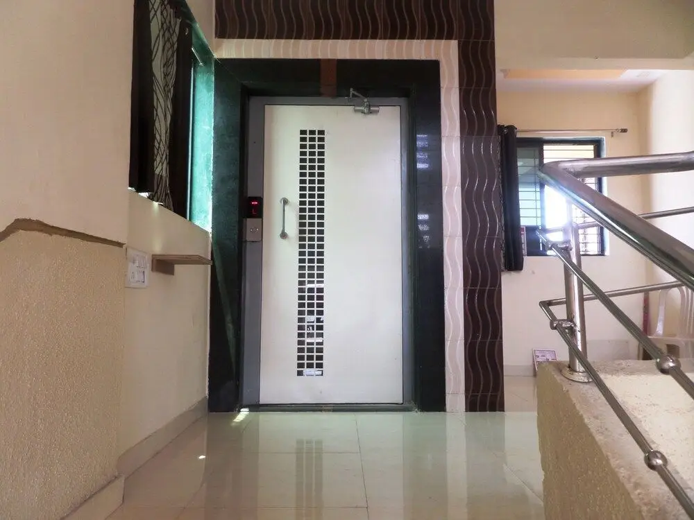 Тхане: Riya Raj Hotel