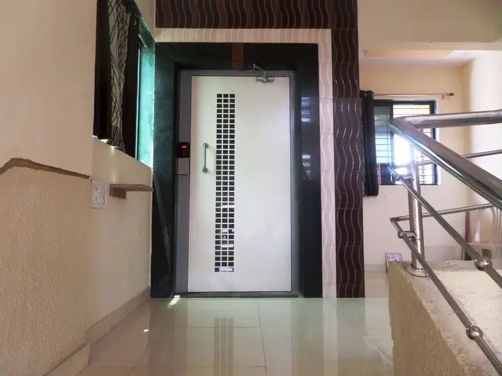 Тхане: Riya Raj Hotel