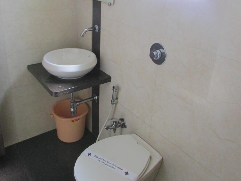 Тхане: Capital O 74167 Hotel Mourya Residency