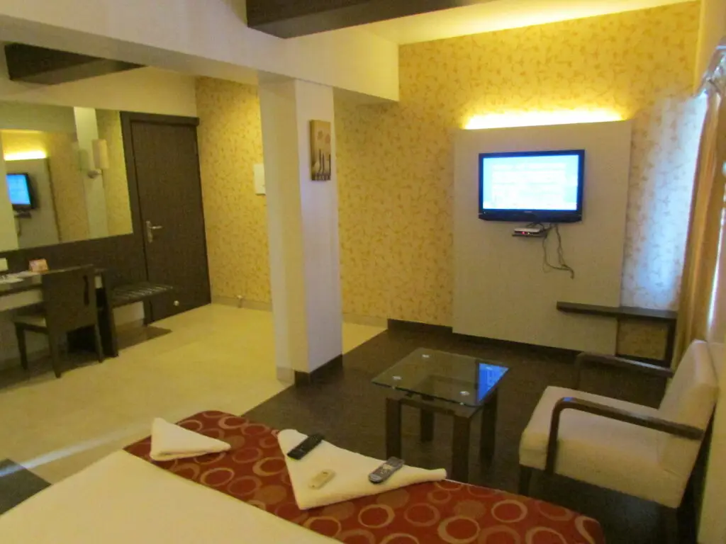 Тхане: Capital O 74167 Hotel Mourya Residency