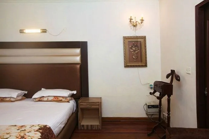 Нью-Дели: OYO 358 Hotel Golden Leaf