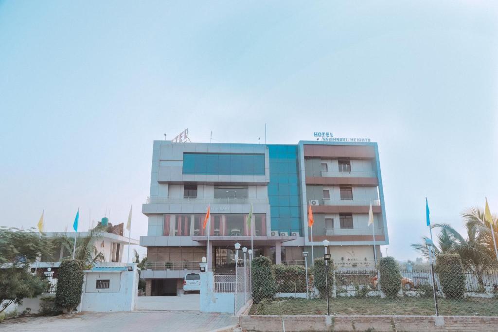 Hotel Vaishnavi Heights — фото 1