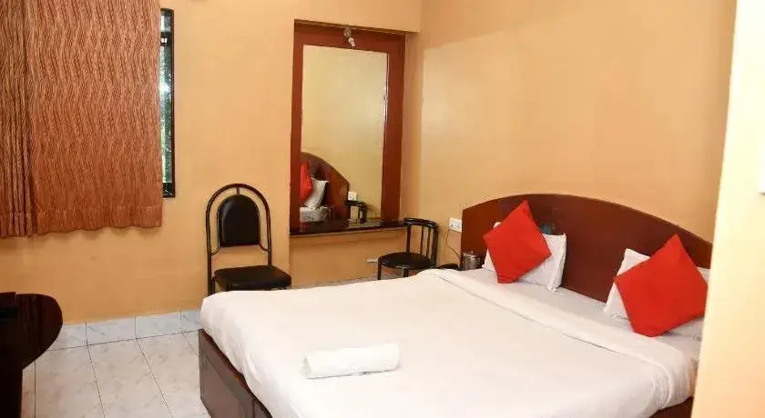 Пуна: Hotel Suraj