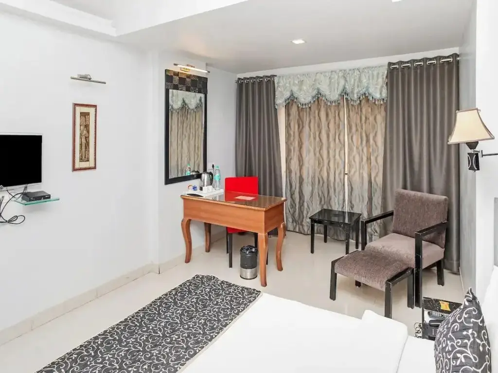 Райпур: Hotel Venkatesh International
