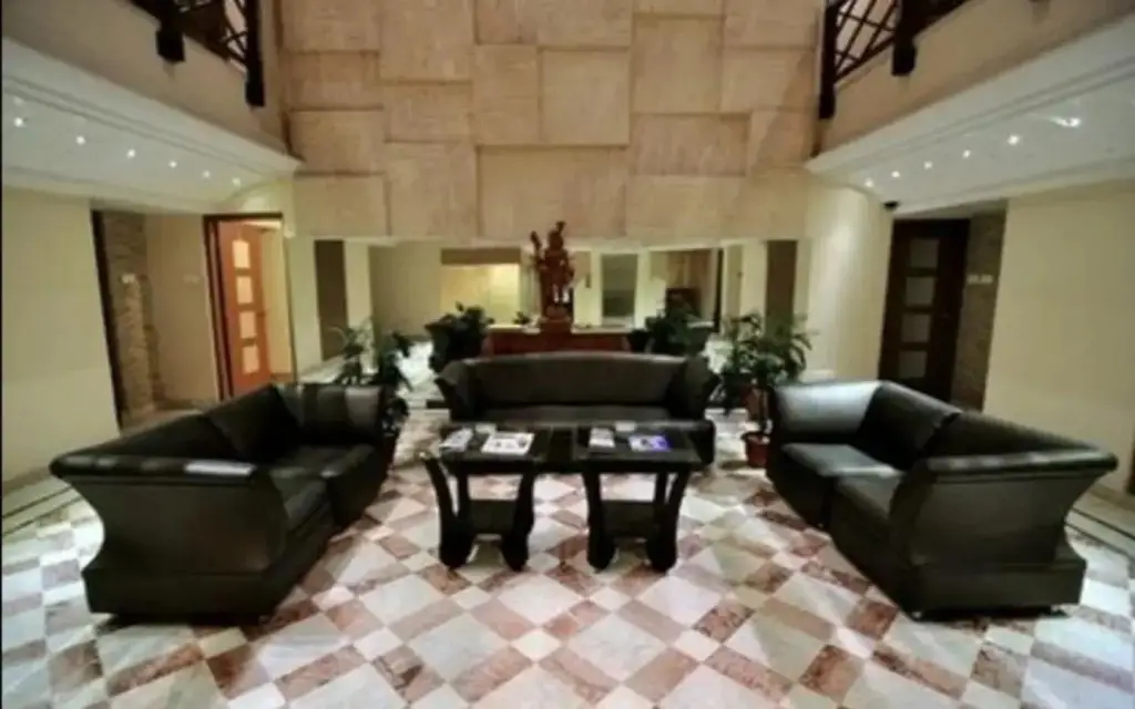 Райпур: Hotel Venkatesh International