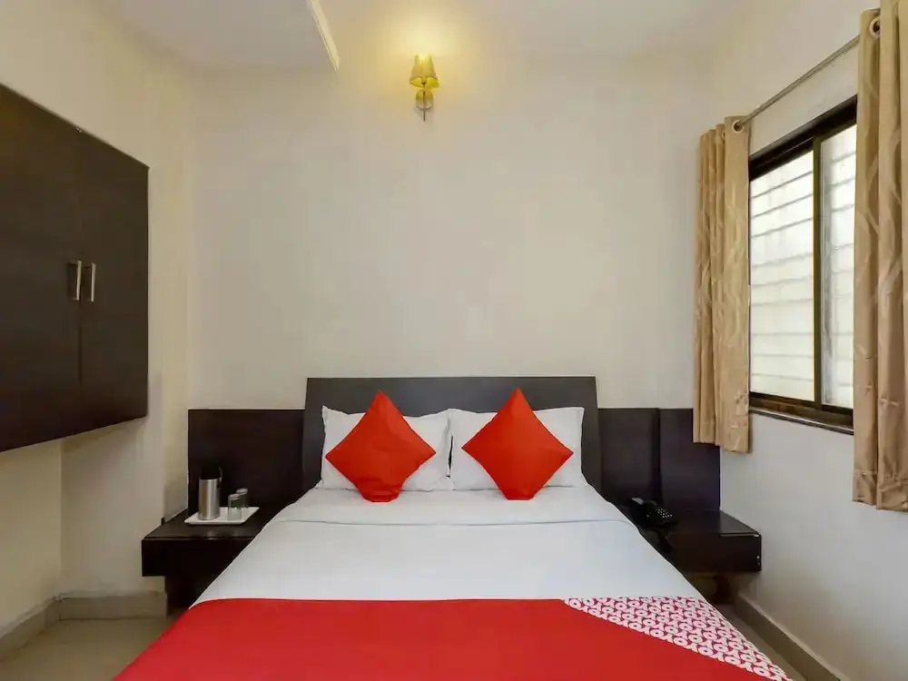 Колхапур: Hotel Mangesh Plaza