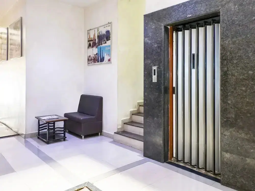 Колхапур: Hotel Mangesh Plaza