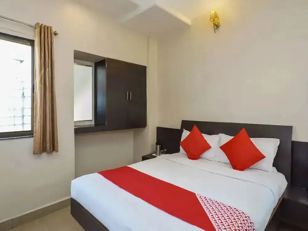 Колхапур: Hotel Mangesh Plaza