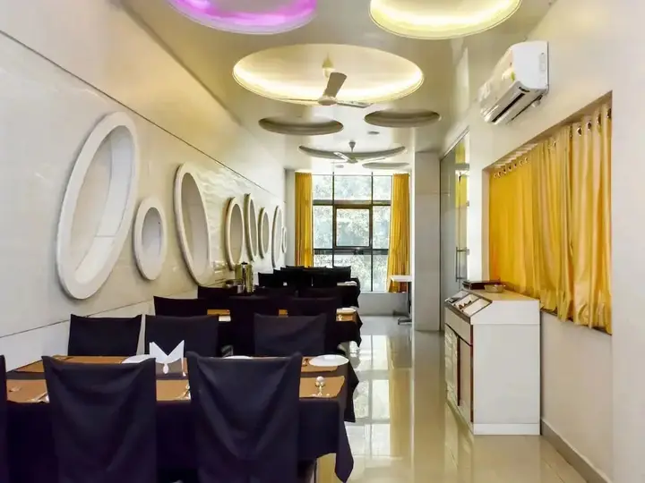 Колхапур: Hotel Mangesh Plaza